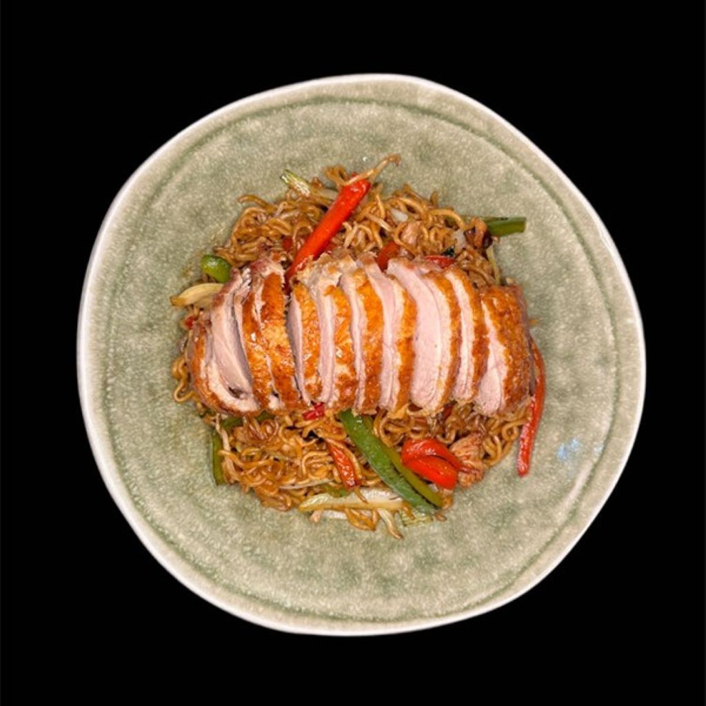 Yakisoba con pato  asado